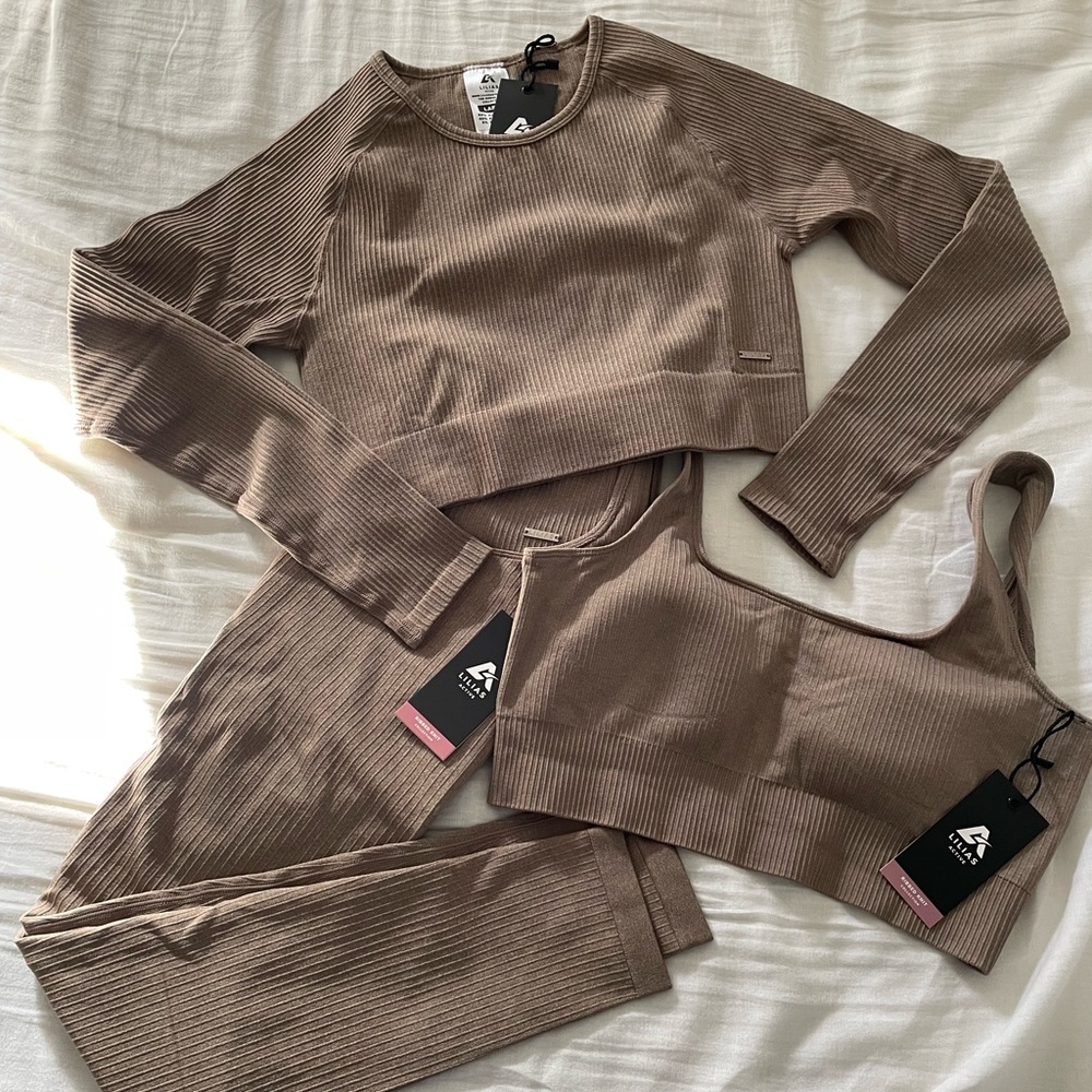 LILIAS ACTIVE Ribbed Knit Set in Brown size L BRAND NEW with tags!
